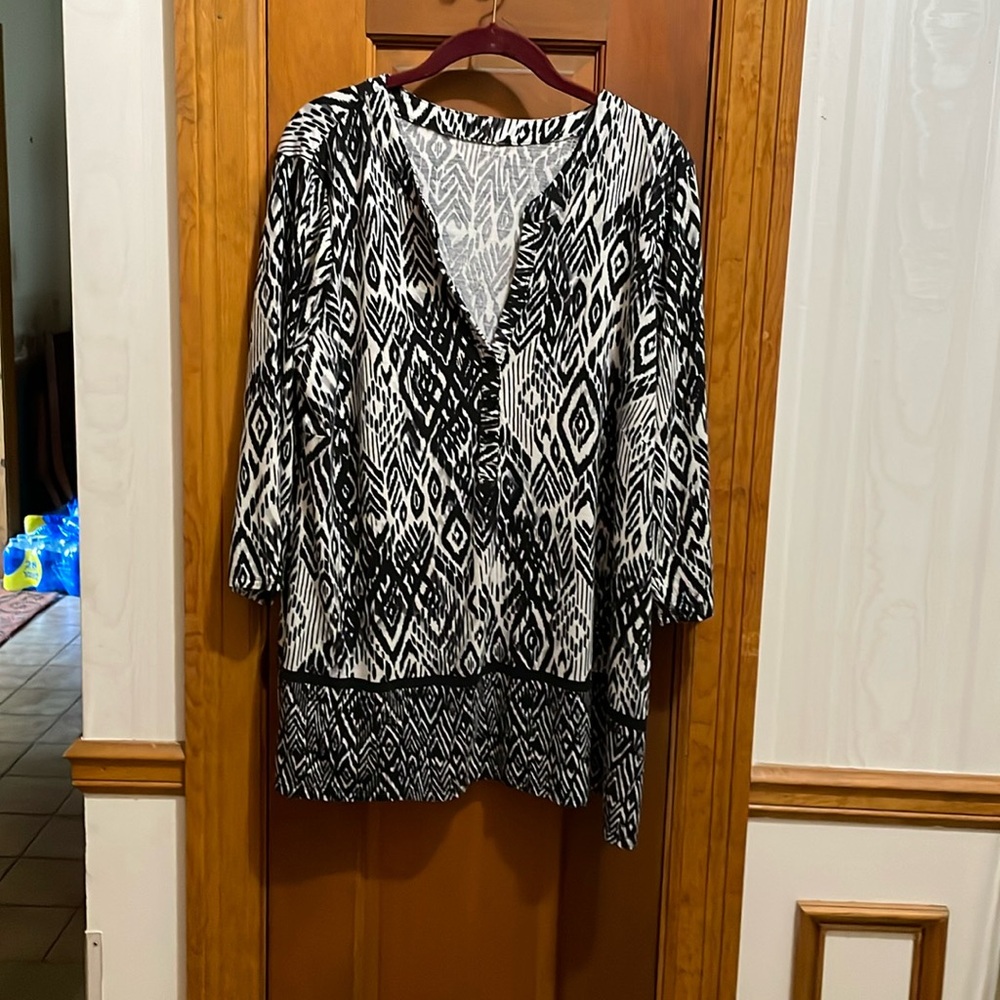 Black & White Tunic Size 2X